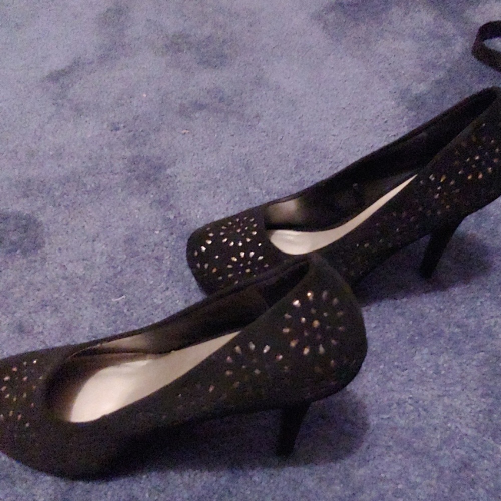 Dress Shoes - Picture 3 of 6
